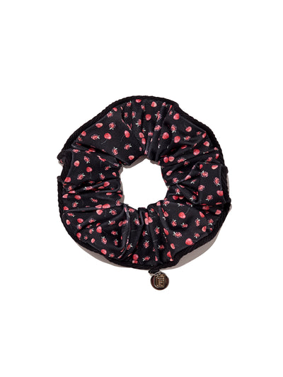 CHARM SCRUNCHIE