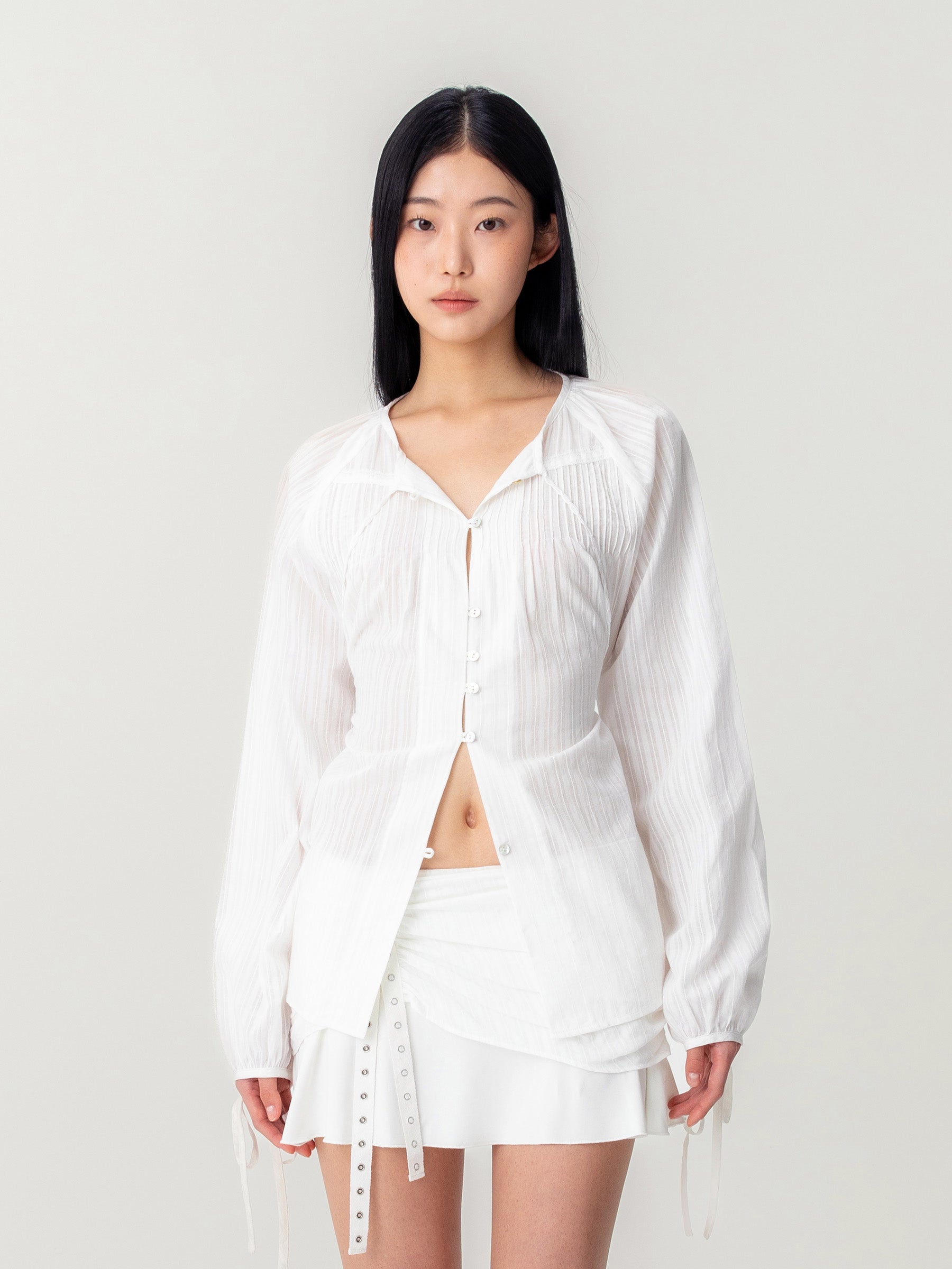 hyeon ヘヨン　sheer cloudy blouse ブラウス Pleated Sheer Blouse – BCBGMAXAZRIA