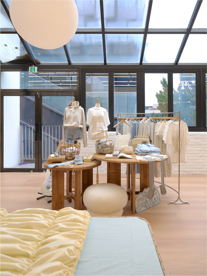 FLAGSHIP STORE